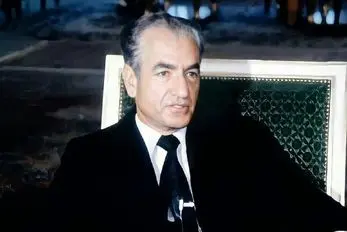 سفر به ایام قدیم سال 1354؛ پادشاه عربستان اومد تهران با محمدرضا پهلوی نشستن رو کاناپه