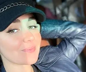 عکس افسانه پاکرو در خارج از کشور با پوششی متفاوت! + عکس