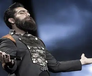 آواز بهشتی؛ علی زندوکیلی بعد از گرفتن تندیس متحیر کننده رو استیج خوند سالن ترکید 