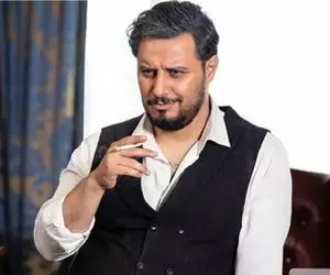 سکانس خندان؛ واکنش مردم وقتی میفهمن جواد عزتی مهمون برنامه اس مجریو پُکوند