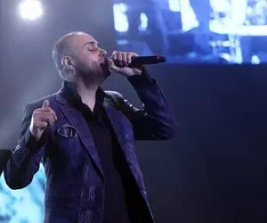 آواز احساسی/استحکام صدای حامی تمام سالن رو میخکوب خودش کرده/صداش از اعماق وجودش میاد