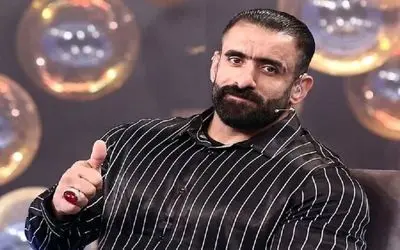 (عکس) تصویر رهبر انقلاب روی تلفن همراه هادی چوپان