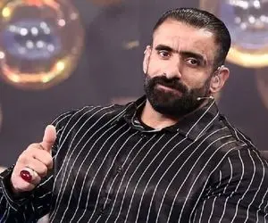 (عکس) تصویر رهبر انقلاب روی تلفن همراه هادی چوپان