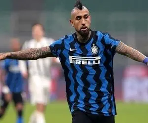 توضیح ویدال درباره بوسه‌اش بر لوگوی یوونتوس