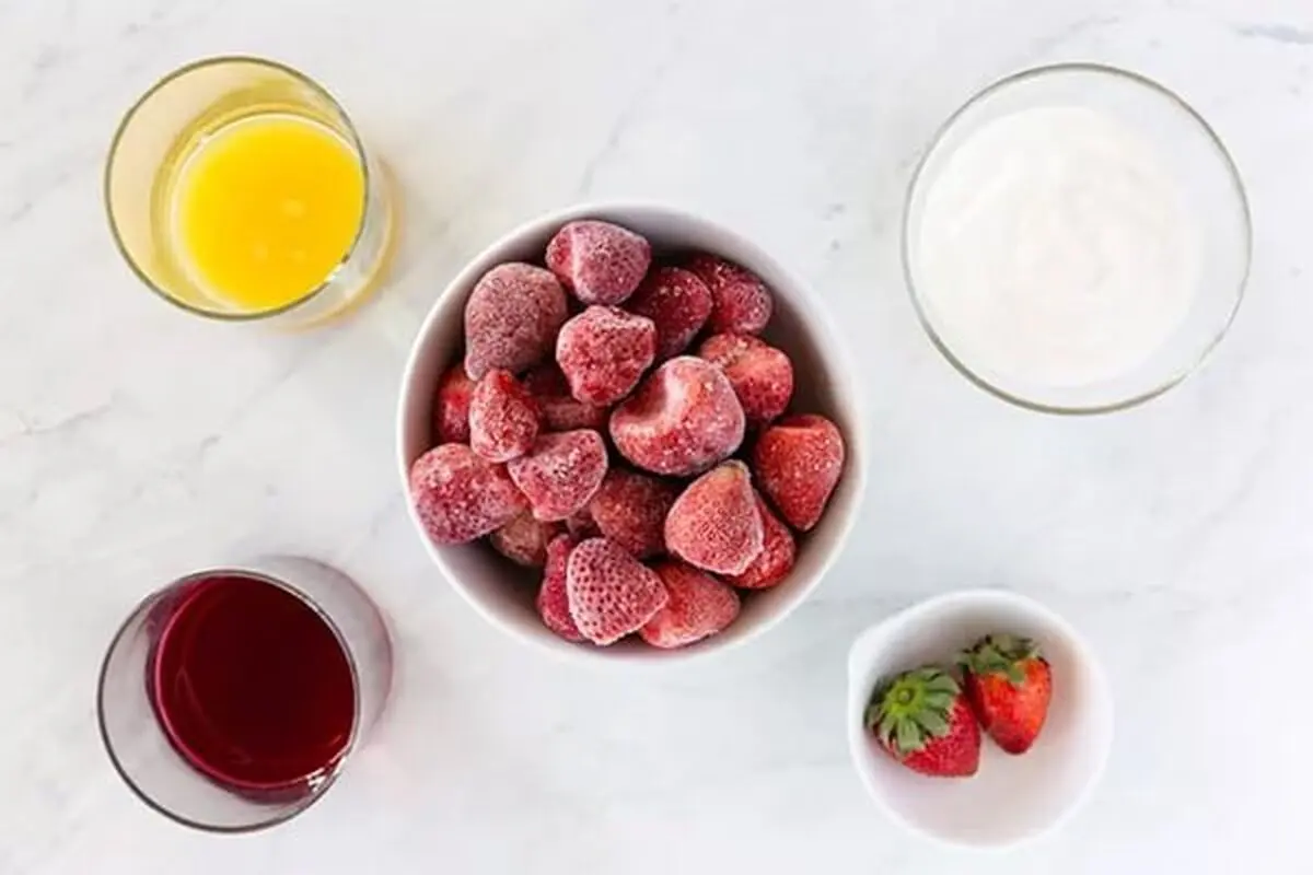 simple-strawberry-smoothie