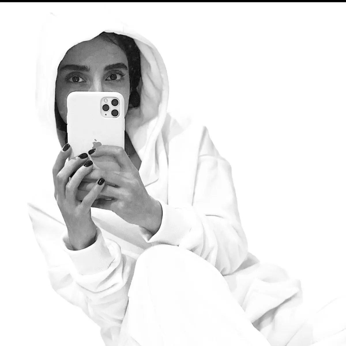 elahehesari_1639589501_2