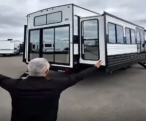 معماری خلاقانه؛ این مجهزترین کمپری هست که به عمرت دیدی دو طبقه اس اتاق خواباش عالین