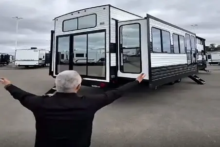 معماری خلاقانه؛ این مجهزترین کمپری هست که به عمرت دیدی دو طبقه اس اتاق خواباش عالین