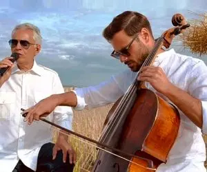 آواز غربی؛ صدای لطیف خواننده نابینای ایتالیایی که انگار از بهشت به گوش میرسه 