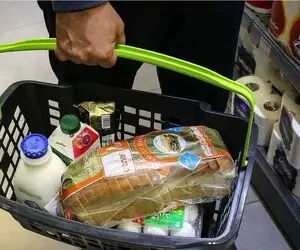 نماینده رهبر: کمک معیشتی هدیه خمس ندارد
