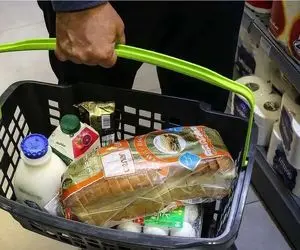 نماینده رهبر: کمک معیشتی هدیه خمس ندارد