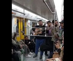 آواز خیابانی؛ آقای خوش حنجره ای که اشک ملت رو بخاطر از مادر خوندنش تو مترو درآورد