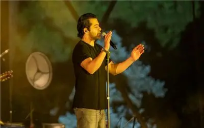 آواز احساسی/رضا بهرام من در خطرم بی عشق بدون موزیک با صدای زنده برای طرفدارش تو کنسرت