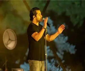 آواز احساسی/رضا بهرام من در خطرم بی عشق بدون موزیک با صدای زنده برای طرفدارش تو کنسرت