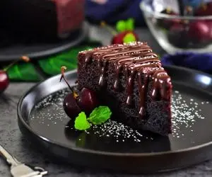 طرز تهیه کیک خیس؛ این مهمونی و اون مهمونی نداره بهترین دسر رو بپز تا همممه کفشون ببره