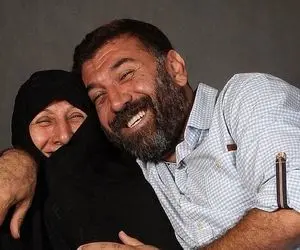 ویدئویی از ننه علی عزیز و علی آقای انصاریان به مناسبت روز جهانی مادر 