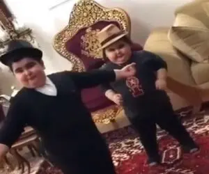 آواز شاد؛ پسر بچه تپلی با آهنگ آذری یجور میرقصه آبجیش بلد نیس تموم گوشت تنش میلرزه 