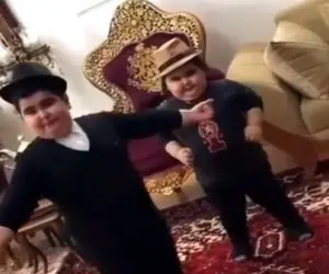 آواز شاد؛ پسر بچه تپلی با آهنگ آذری یجور میرقصه آبجیش بلد نیس تموم گوشت تنش میلرزه 