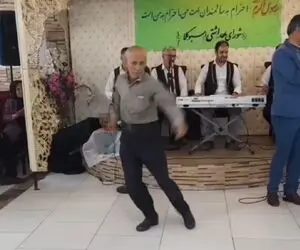 آواز شاد؛ باریکلا به عموی پیر تو مراسم رسمی جوری پایکوبی کرد که آمار افسردگی صفر شد