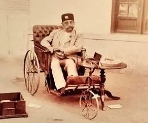 یک عکس یک روایت؛ میز و صندلی چرخدار عجیب غریب مظفرالدین شاه که از اروپا خرید