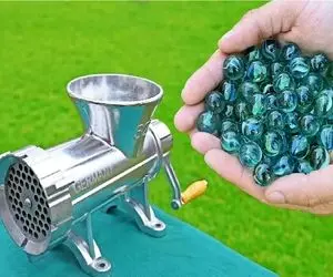 نوستالژی بازی؛ از شیشه نخاله تیله هایی میسازن که کل بچگیت باهاش گذشت