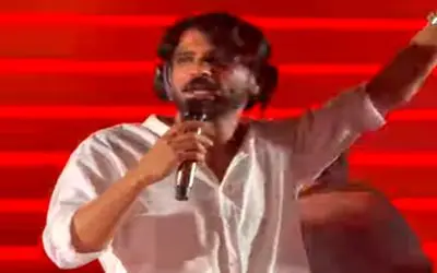 آواز شاد؛ طرفداره دوربینو زوم کرده رو عرفان طهماسبی رفته تو حس اوجشو هیجان داد عجیب