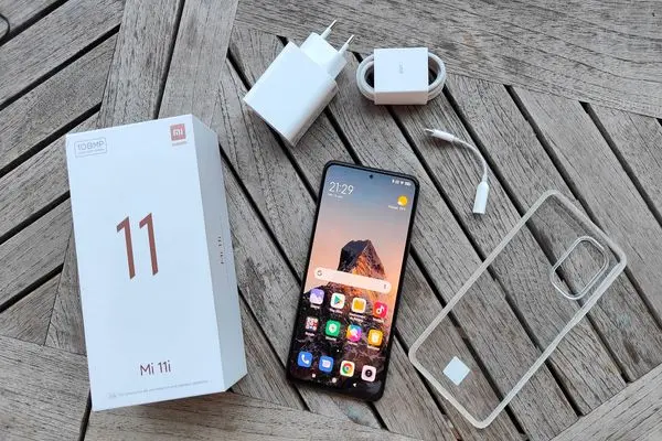 Xiaomi 11i Hypercharge with 120W charging is coming on January 6