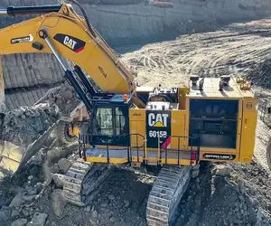 ابزارآلات غول پیکر؛ بیل مکانیکی غول حین صاف کردن جاده مهلک سر خورد ته تنگه