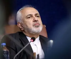 حضور متفاوت ظریف با کلاه ایران در تشییع پیکر شهدای اقتدار