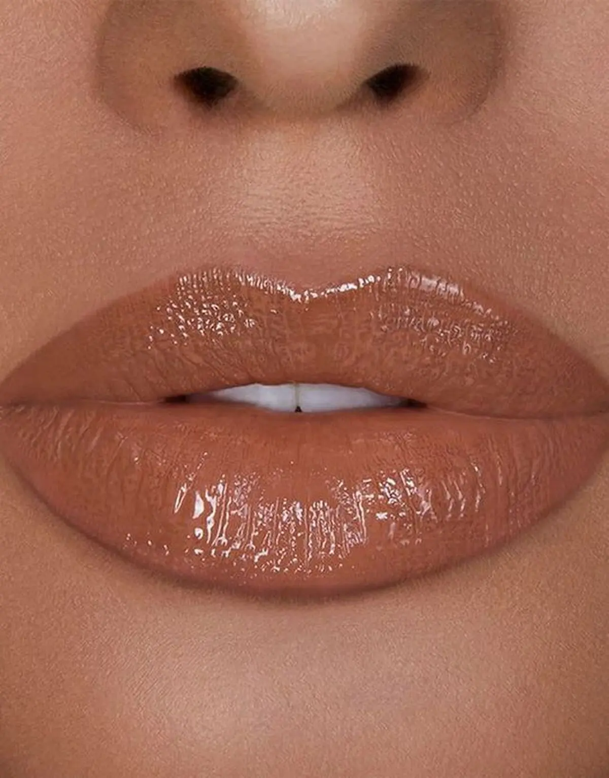 glossy-lipstick-model-18