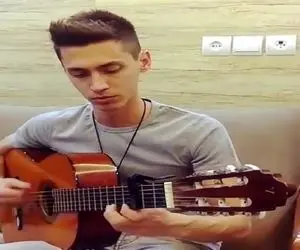 آواز احساسی؛ پسره بهش نمیومد این همه صداش خوب باشه سرگرمی تو یگانه رو خوند چه شنیدنی