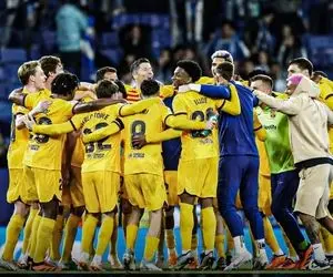 (عکس) جشن قهرمانی بارسلونا با حمله هواداران اسپانیول خراب شد!