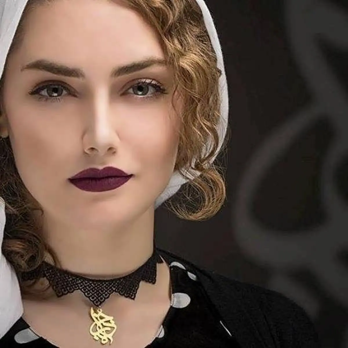 Set-with-a-choker-35