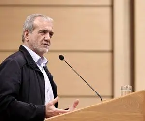 (ویدئو) شوخی پزشکیان با یکی از دانشجویان: چیز‌هایی که گفتی مدیریت نبود، ضدمدیریت بود