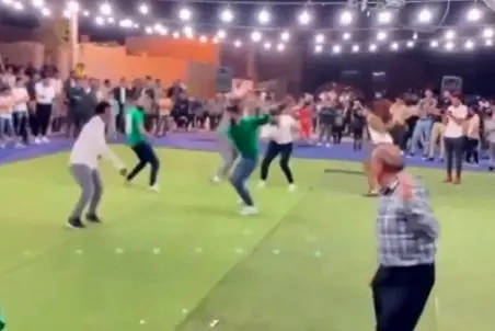 آواز شاد؛ این پسرا تو عروسی یطوری باهم هماهنگن که سربازای چینی به گردشونم نمیرسن