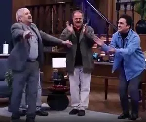 سکانس خندان؛ شرکت کننده های برنامه حامد آهنگی اول اتوکشیدن بعد عنان از کف میدن میرقصن