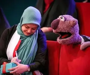 آواز شاد؛ پشت صحنه دیده نشده از آهنگ خوندن جناب خان که ده نفر دارن براش تلاش میکنن