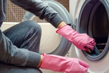 ترفند های خانه داری؛ جرمگیری فوری و عمیق لباسشویی فقط با یک ماده