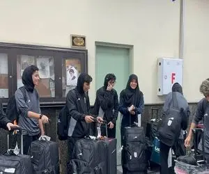 استقبال مردم از تیم‌ملی فوتبال زنان در گمرک بازرگان