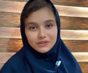 آواز اصیل؛ شعرخوانی دخترک دهه هشتادی با چهره دلنشین و صدایی همچون پر قو لطیف