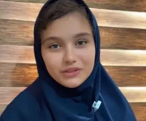 آواز اصیل؛ شعرخوانی دخترک دهه هشتادی با چهره دلنشین و صدایی همچون پر قو لطیف