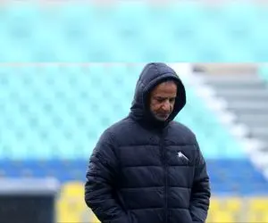 تشکر کارتال از داور بازی سپاهان-پرسپولیس در رختکن