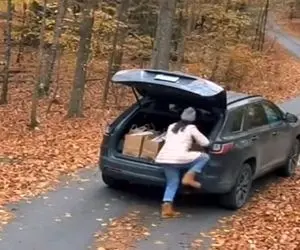 معماری طبیعت؛ زنه پشت سرش چشم داشت وگرنه الان تابوتش رو شونه ملت میرفت