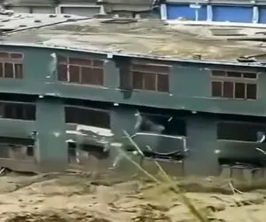 معماری طبیعت؛ سیل خونه ها رو جوری کول کرد برد که انگار از اول اصلا وجود نداشتن
