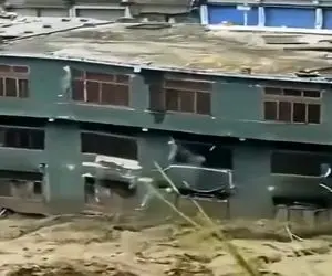 معماری طبیعت؛ سیل خونه ها رو جوری کول کرد برد که انگار از اول اصلا وجود نداشتن