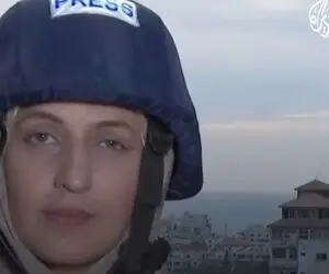 (ویدئو) وحشت خانم خبرنگار هنگام اصابت موشک به برج فلسطین