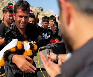 آواز محلی؛ پسر دامن پوشیده عین مار سیاه زنگی رقص عربی طور میکنه باید بگی دستمریزاد