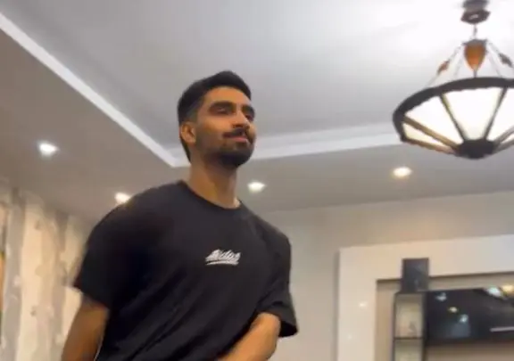 آواز شاد؛ پسره خونه رو خالی دید نسخه ی واقعی خودشو رو کرد چه شش و هشته