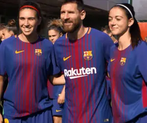 (عکس) تیپ عجیب مسی در دیدار با بازیکن زن بارسلونا