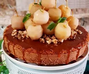 آموزش آشپزی؛ کیک سیب دارچین کاراملی بدون فر و همزن فقط با یه سیب و یه تخم مرغ!